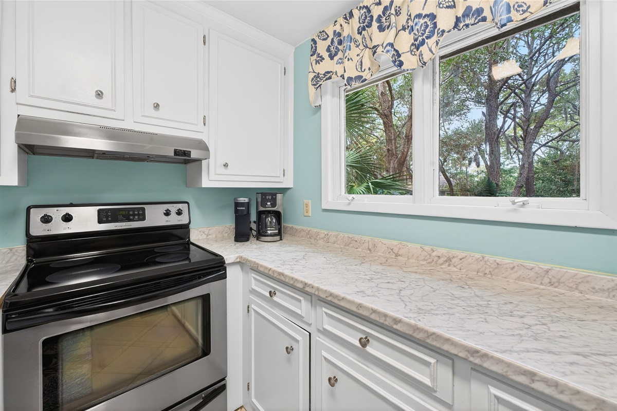 Kitchen | Seaside Cottage | IOP Escapes | 31 Twin Oaks, Isle of Palms, SC