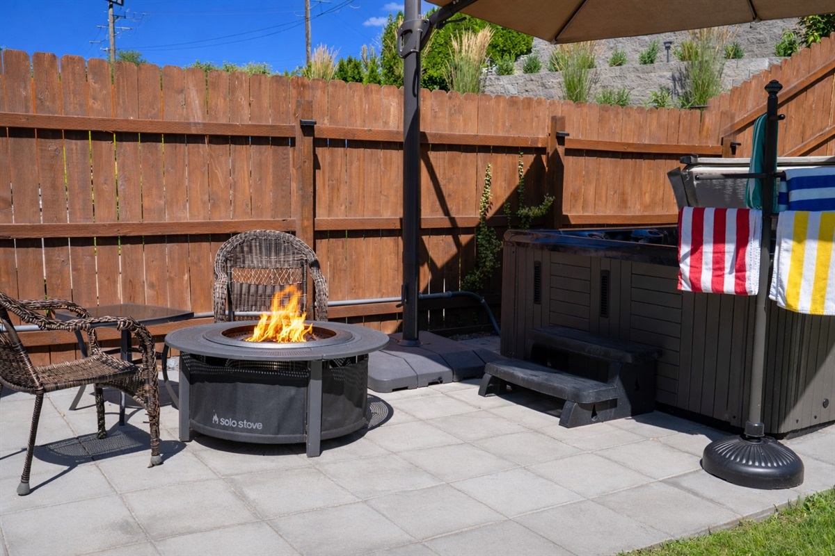Backyard summer oasis with 6-7 person hot tub and fire pit (not available during burn bans)