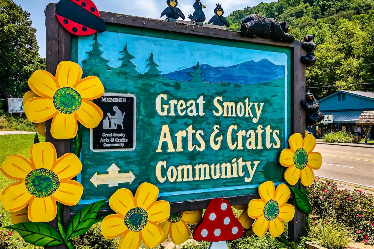 We're 2 miles from the Arts & Crafts Community!