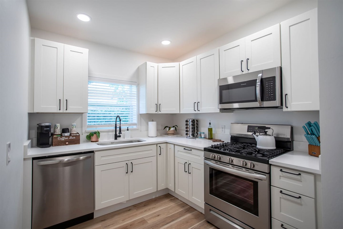Fully equipped kitchen with modern appliances, including a stove, oven, refrigerator, microwave, and all the utensils and cookware you need to prepare your favorite meals.