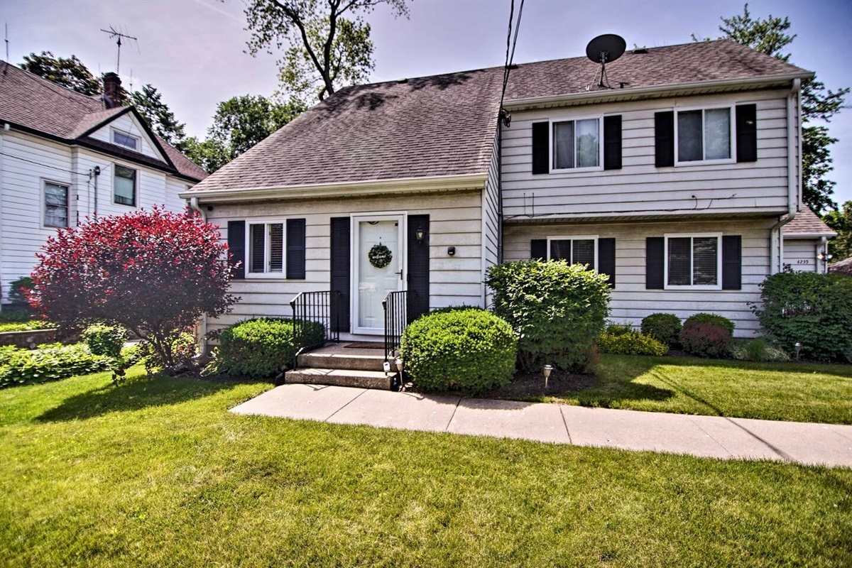 3Bd & 2Bd Units:  Front of the house and lawn.  Entrance to 2Bd unit shown.
