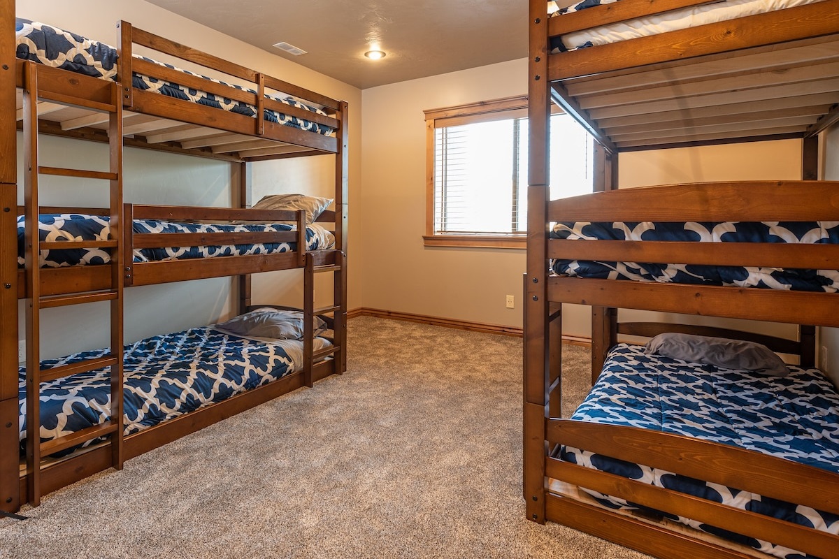 With 2 sets of triple bunks for kids only, this charming room is a fun place to sleep. No Adults on bunks, please (100lbs. weight limit on each level).