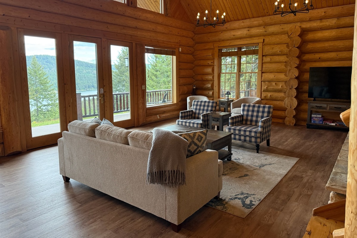 Sitting room with incredible lake and mountain views