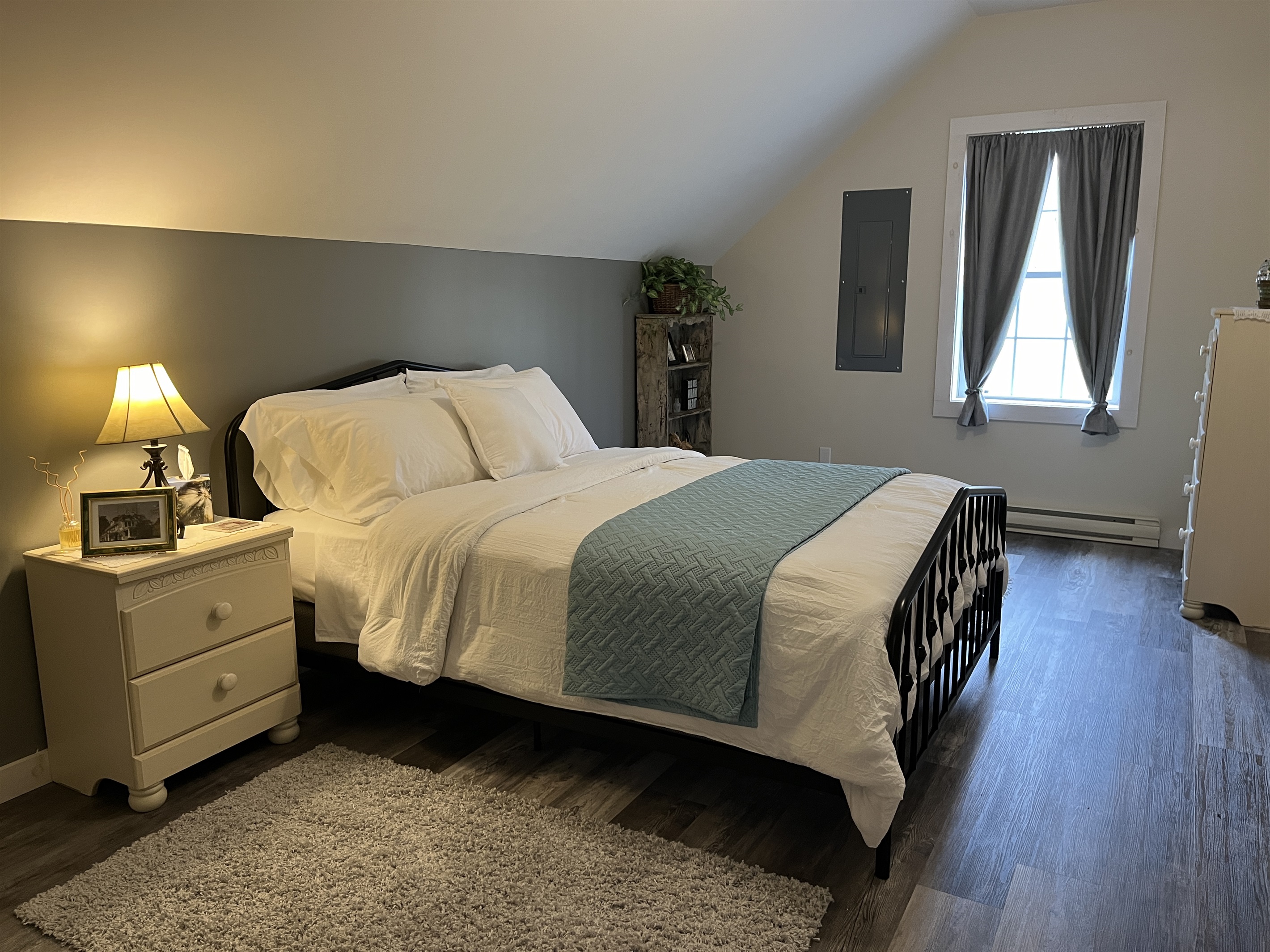 Horse Haven bedroom #2 queen bed