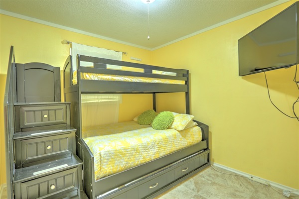 Bunk Bed with Trundle under