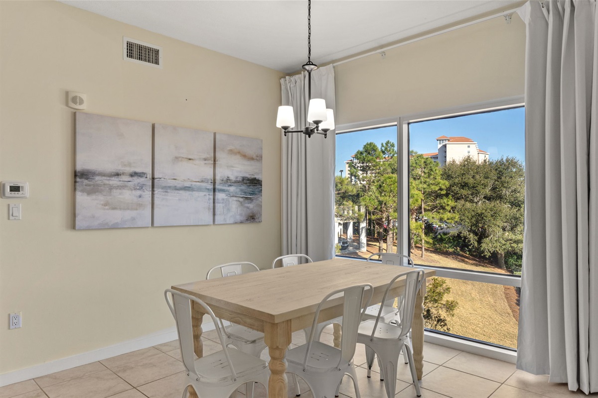 Natural Lighting in Dining