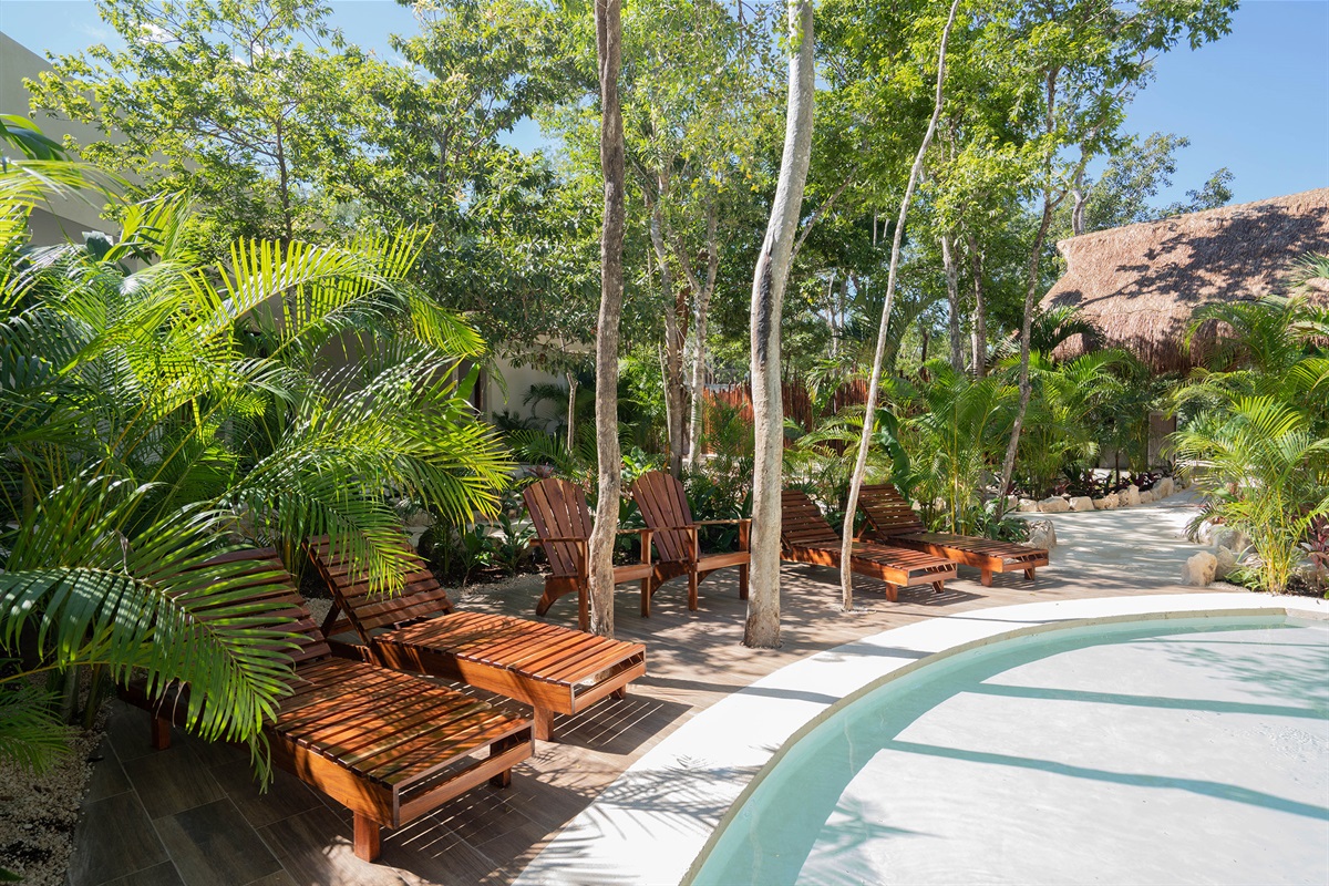 seats around the pool