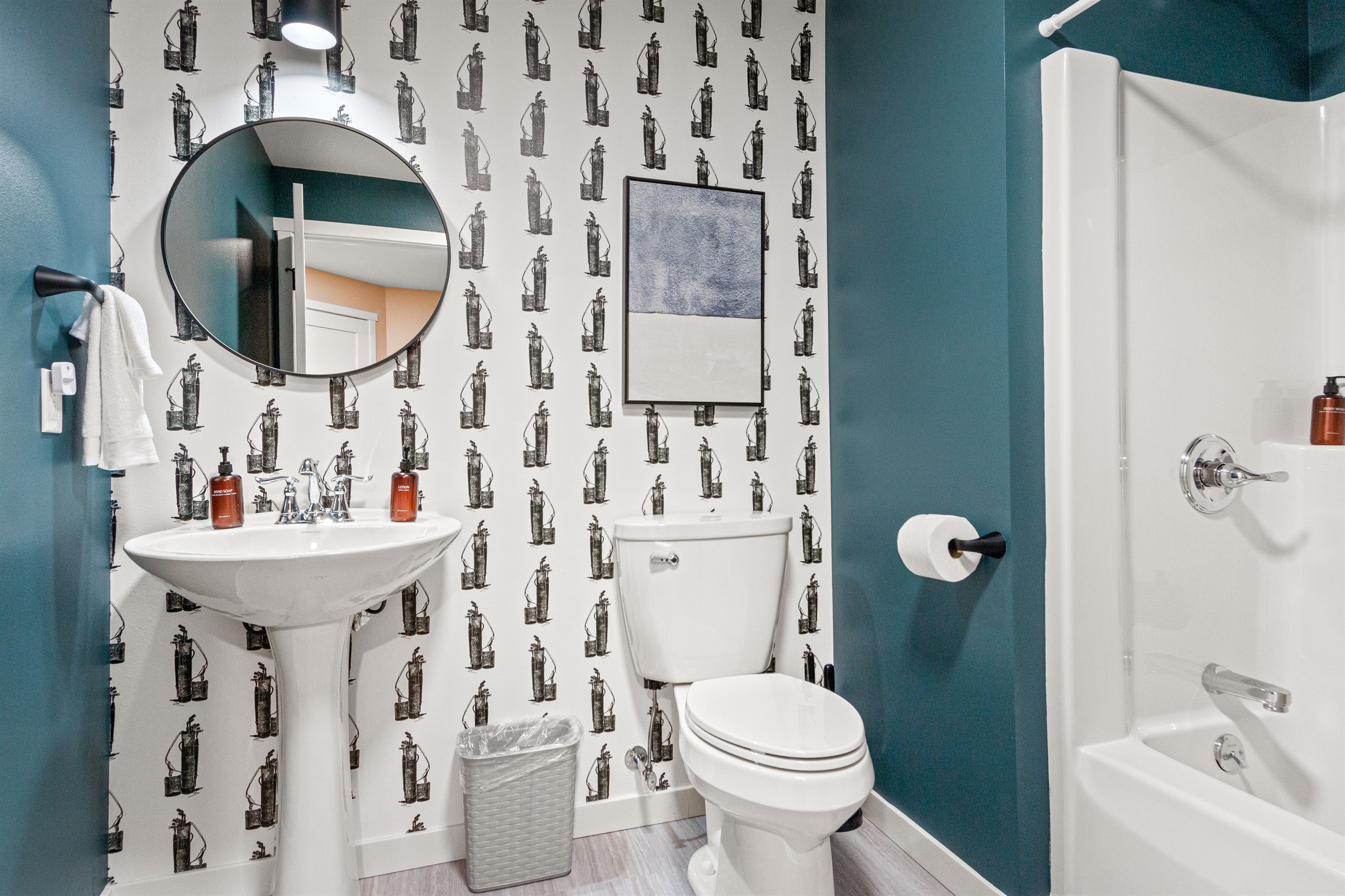 Bathroom 3 - between bedrooms 4 and 5