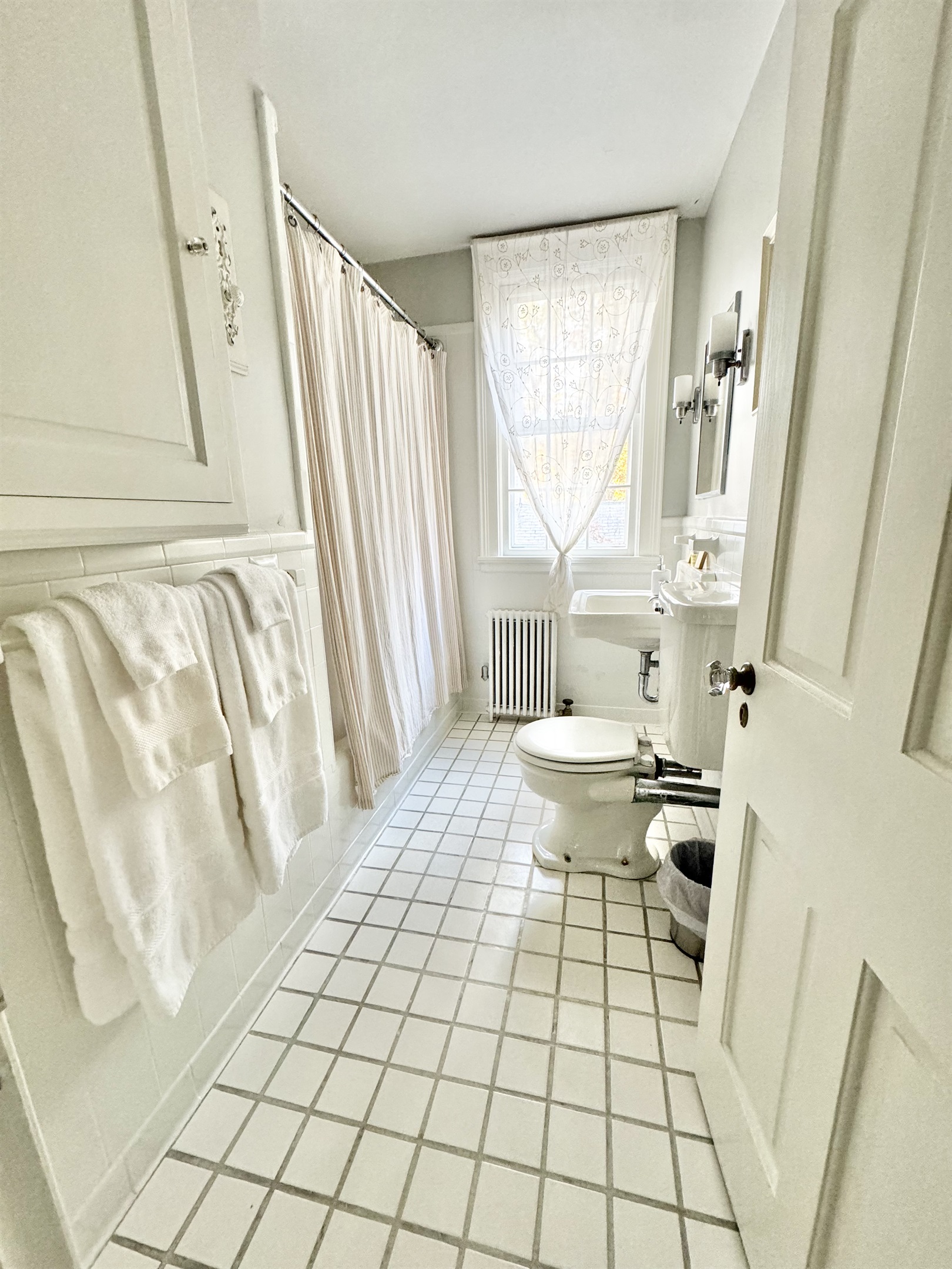 Upstairs Shared Bathroom