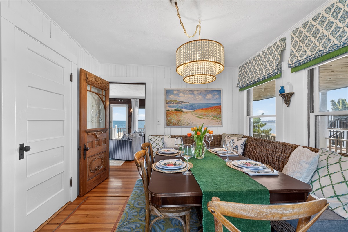 Enjoy meals together in this bright, cozy dining area with coastal charm. 🍽️