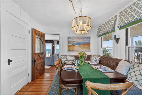Enjoy meals together in this bright, cozy dining area with coastal charm. 🍽️