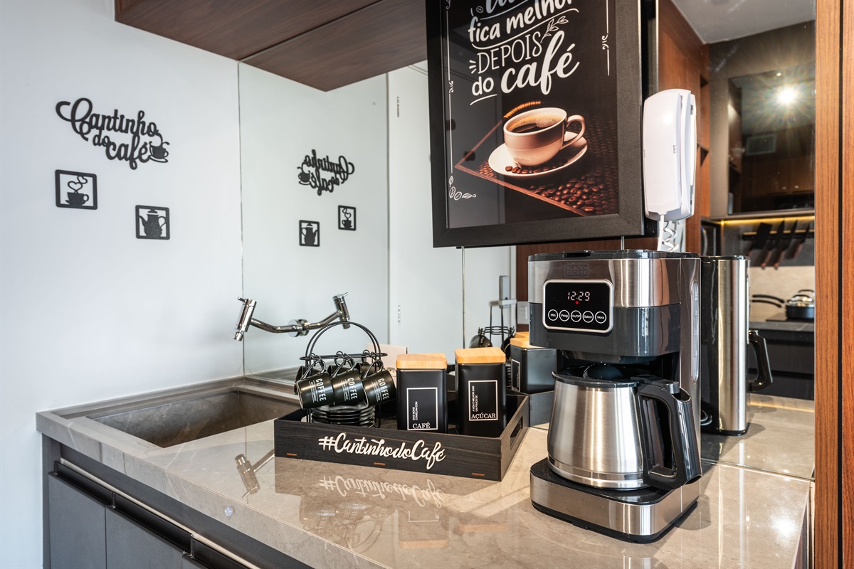 ✨ Cafeteira elétrica de última geração e acessórios selecionados, garantindo praticidade e conforto durante sua estadia.