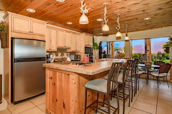 First floor kitchenette with island seating, Tanasi Lodge