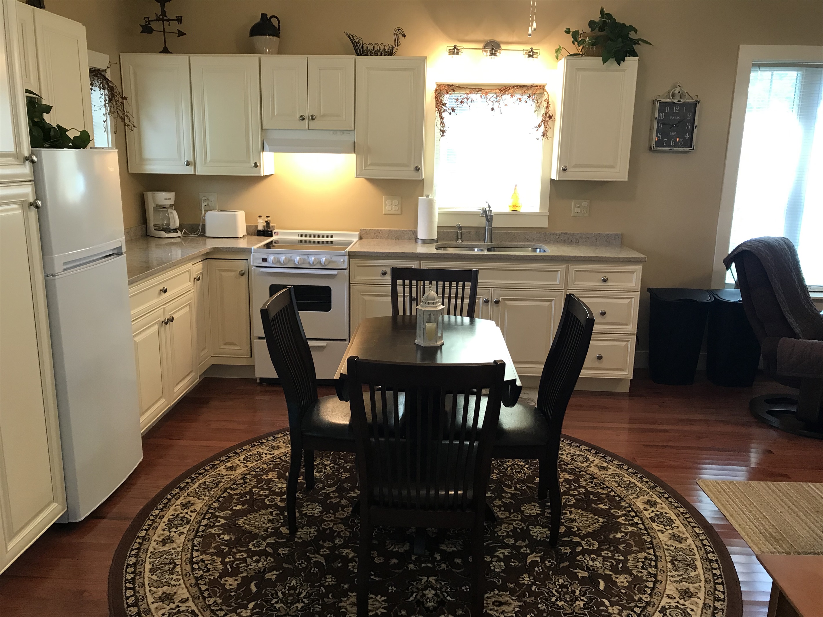 Eat-in Kitchen