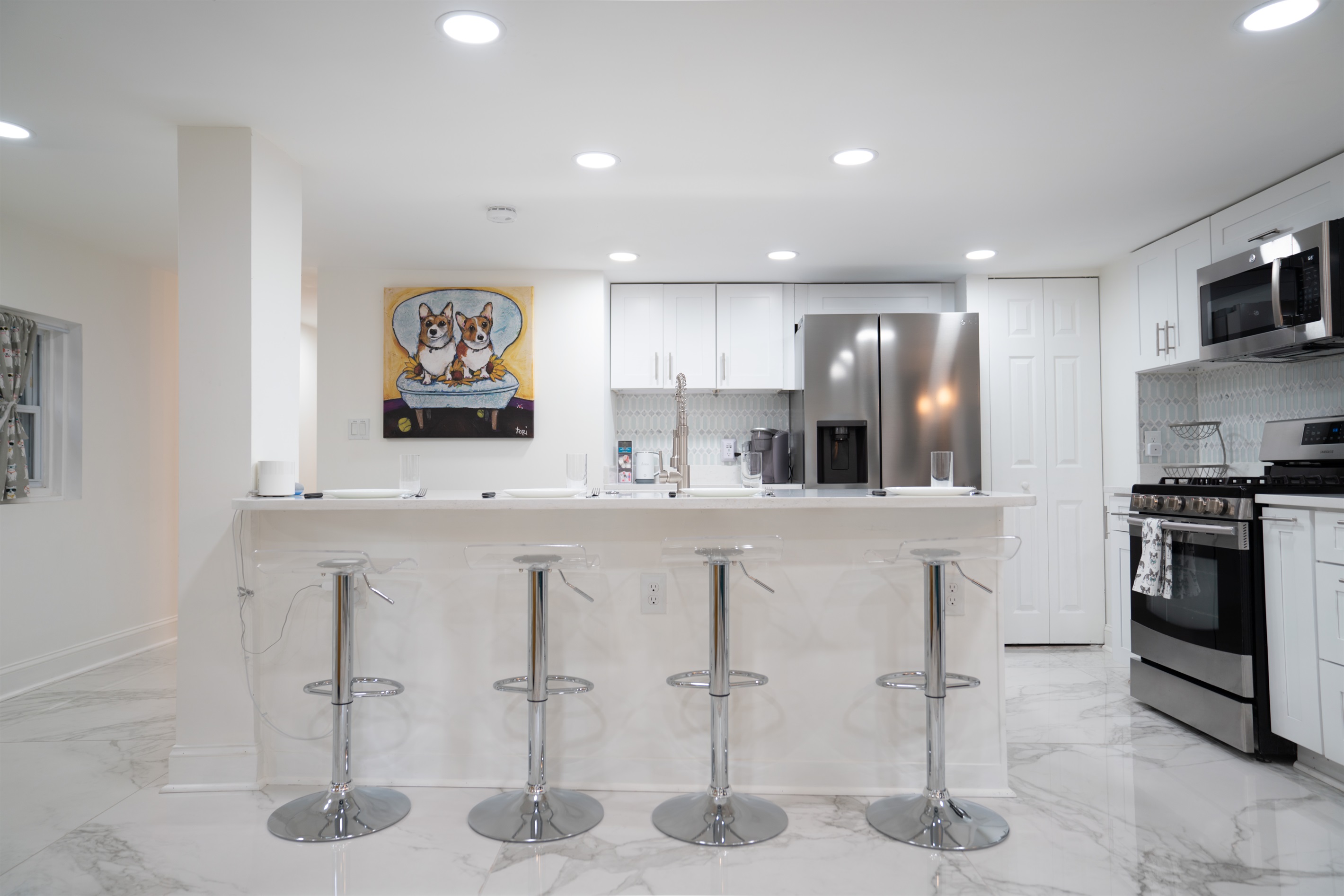 Up to 4 people can sit at the kitchen island in the lower level