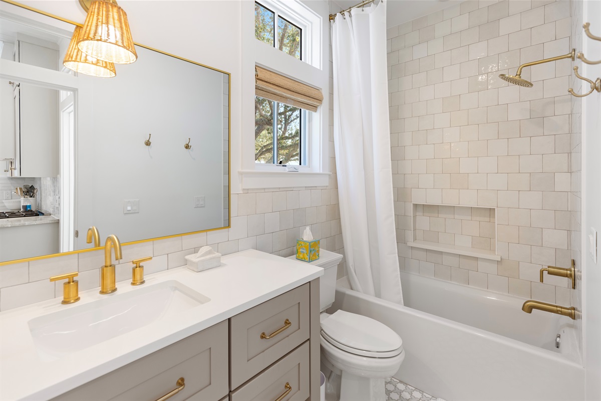 1st Floor Full Bathroom