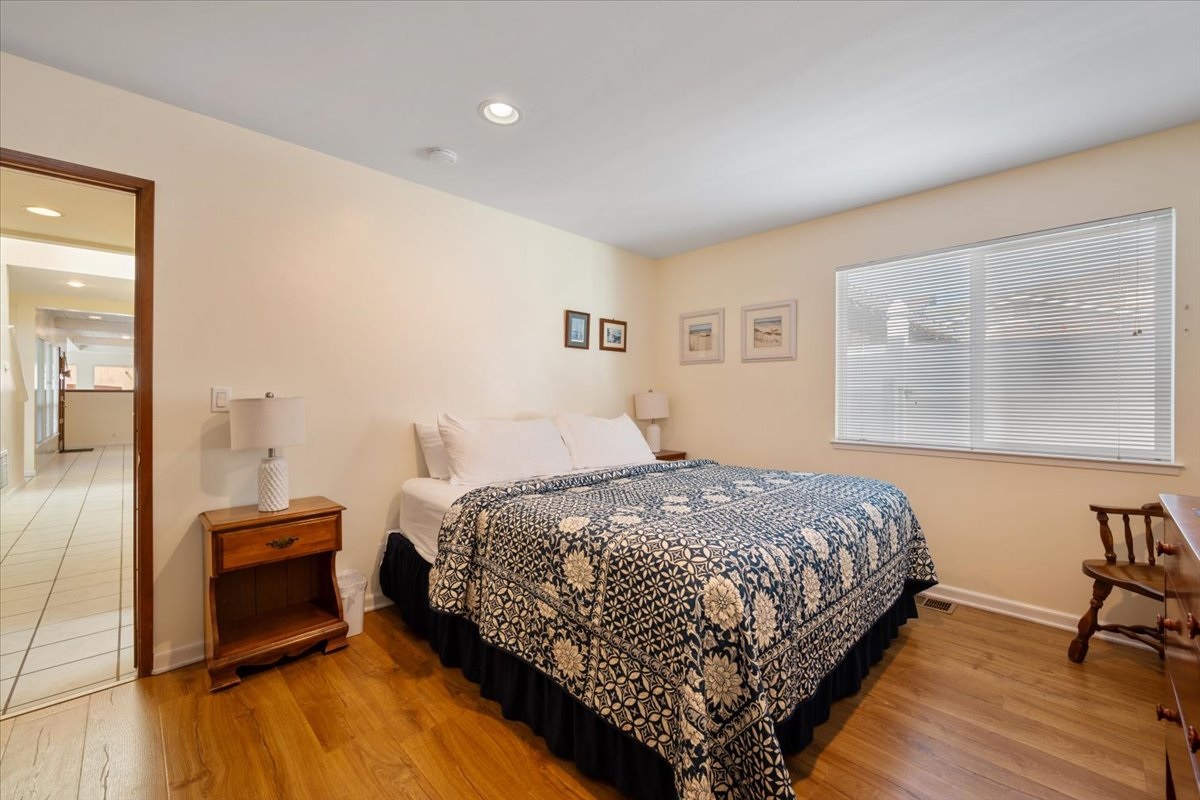 2nd Bedroom - King Bed