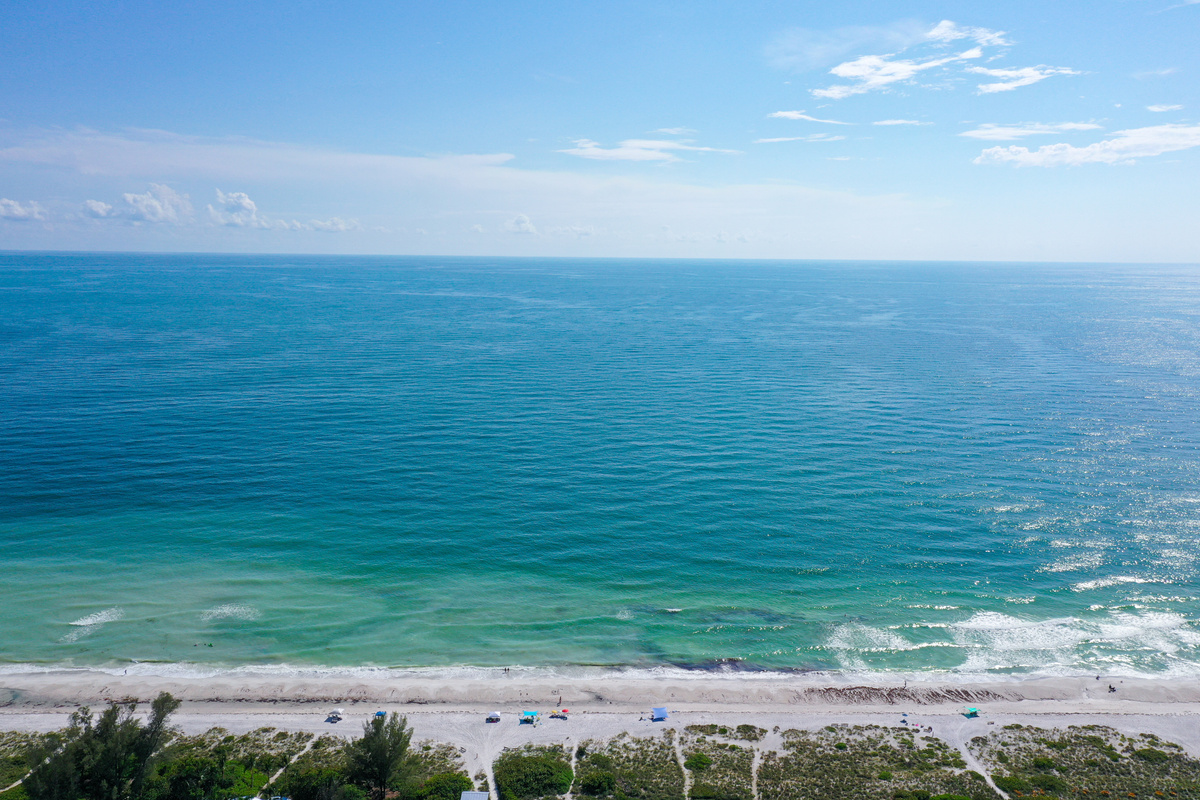 With only single family homes on our beach access area (no high rises), you can enjoy the beach without the crowds.
