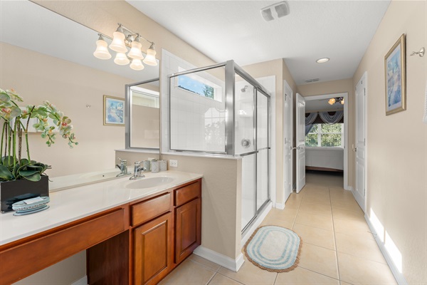Primary Bathroom w/ Walk-In Shower & Garden Tub