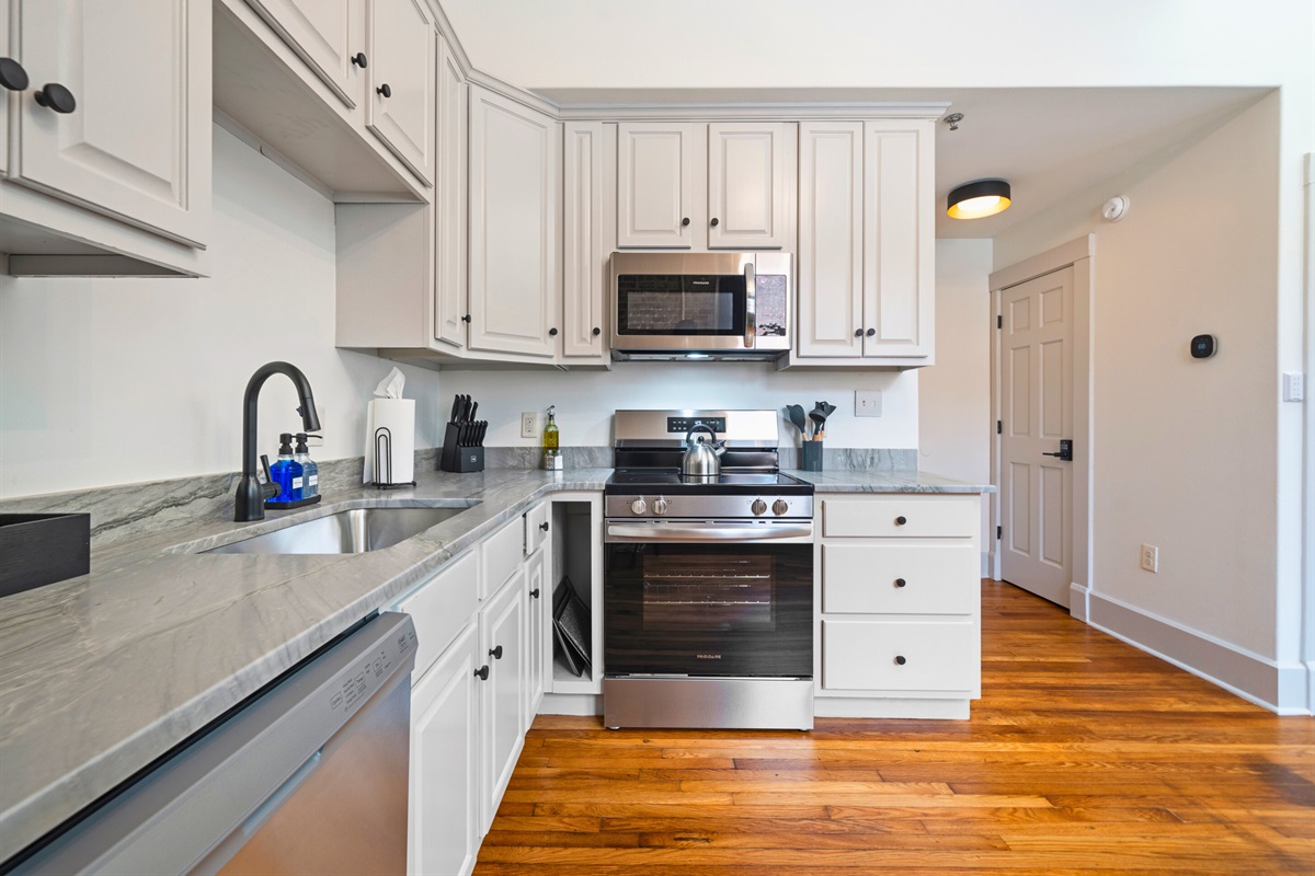 A closer look at the kitchen highlights its clean design, offering everything you need for seamless meal preparation and dining.