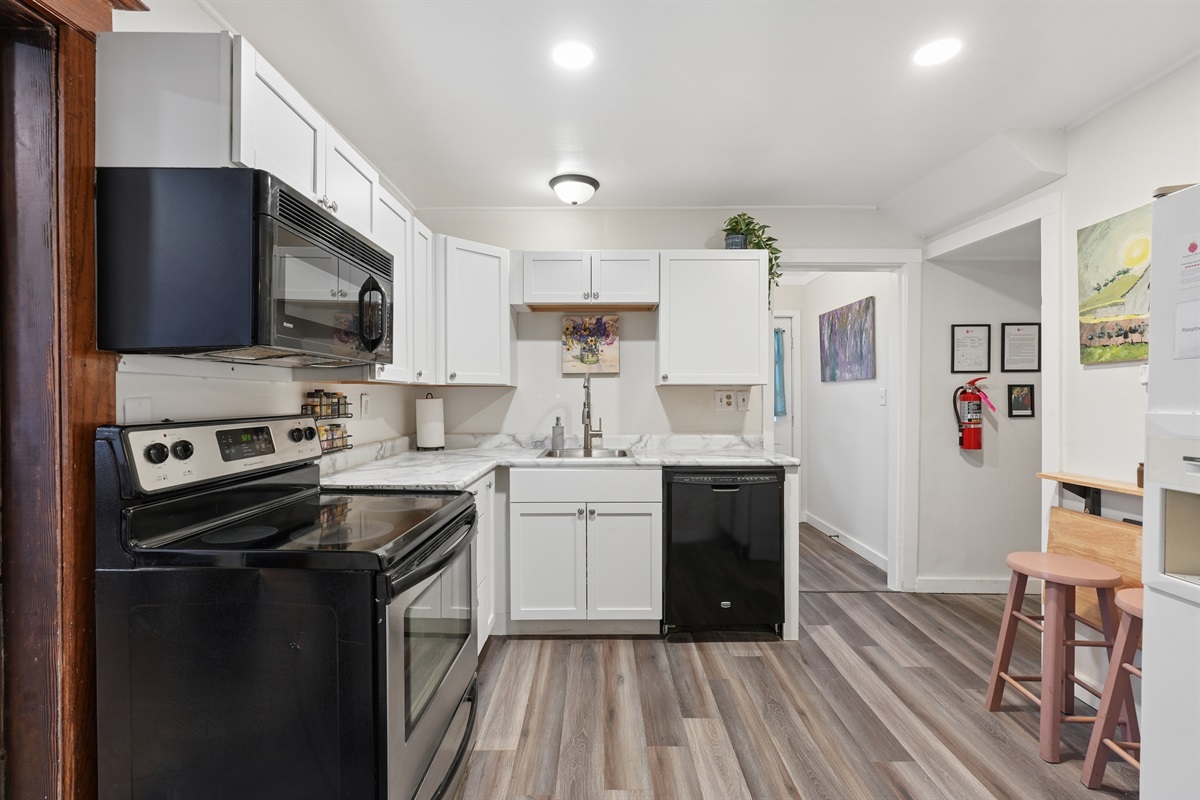 Whether you choose to create your own meals or enjoy the many dining options available in Saint Paul, this kitchen is fully stocked to help you make the most of your stay.