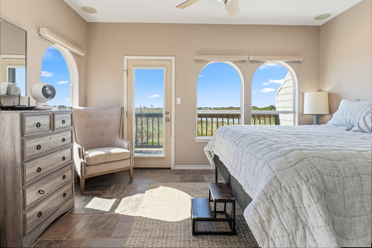 King Bedroom (first floor)