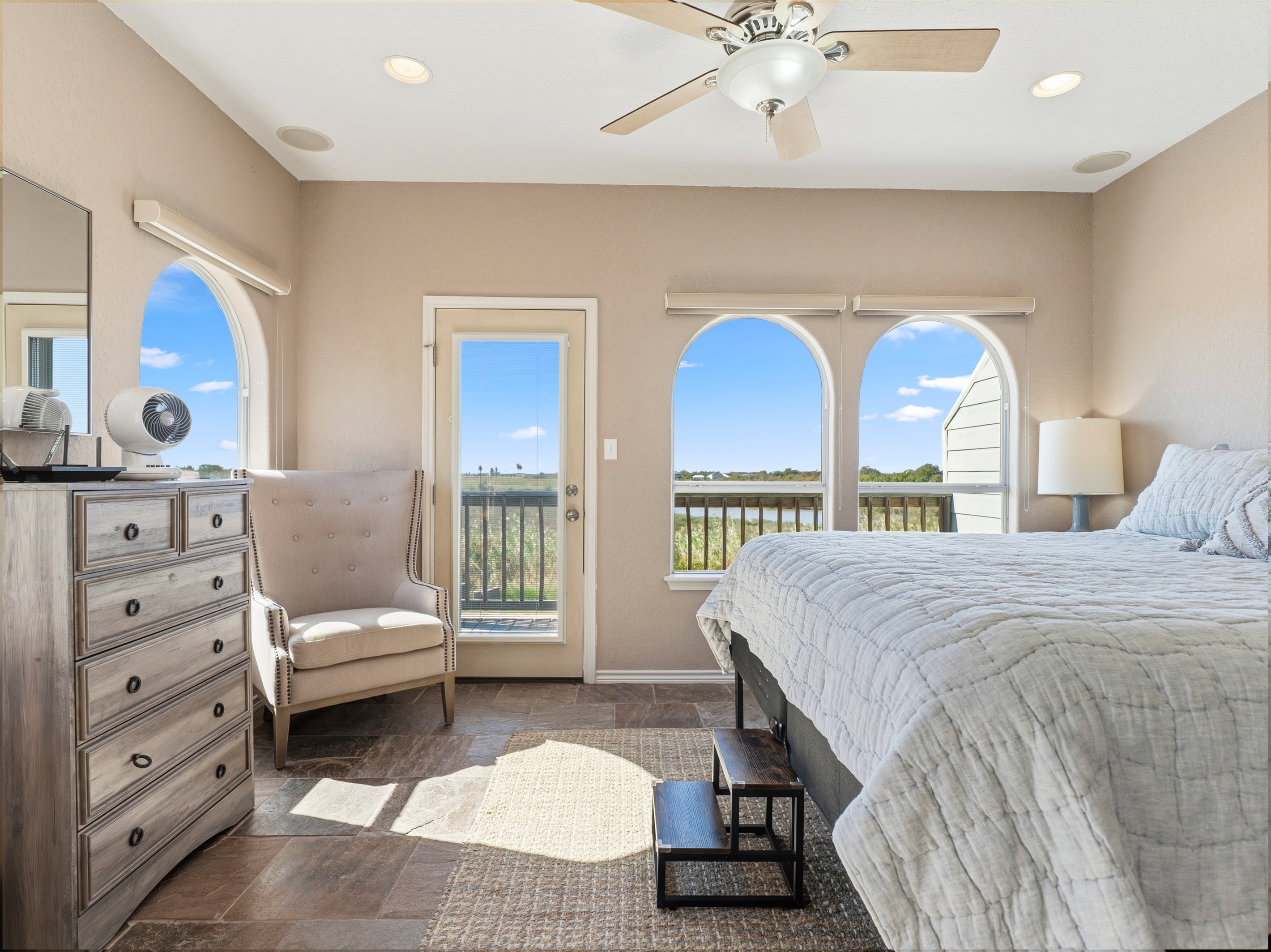 King Bedroom (first floor)