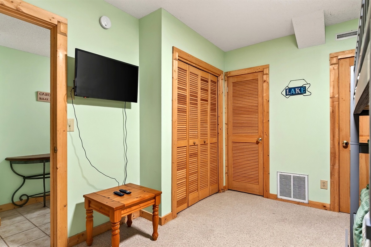 The bunk room has a TV