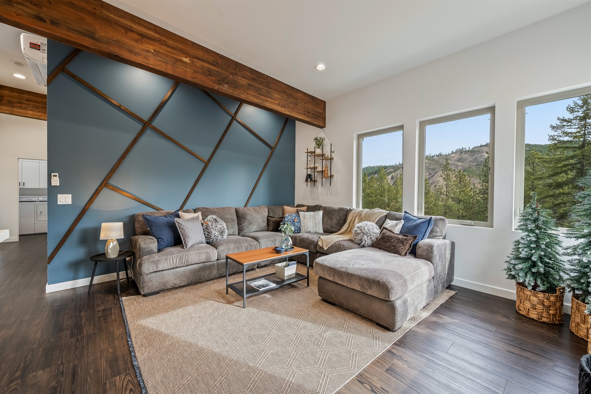 Living room with Smart TV, mountain views and comfy seating