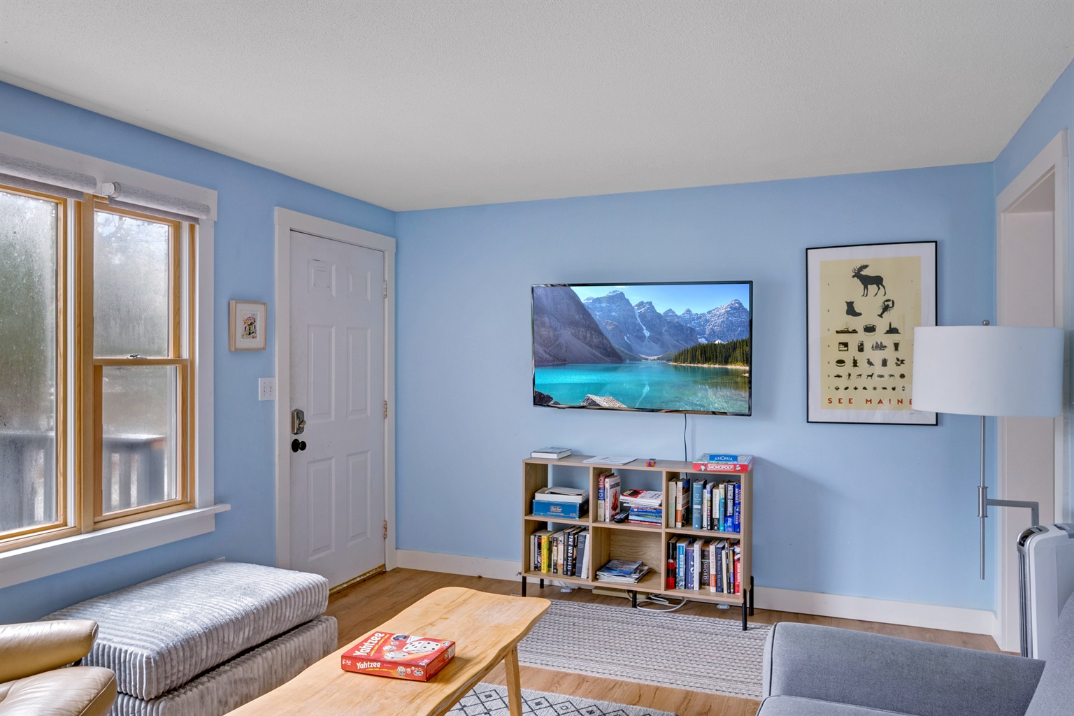 Living Room - Smart TV