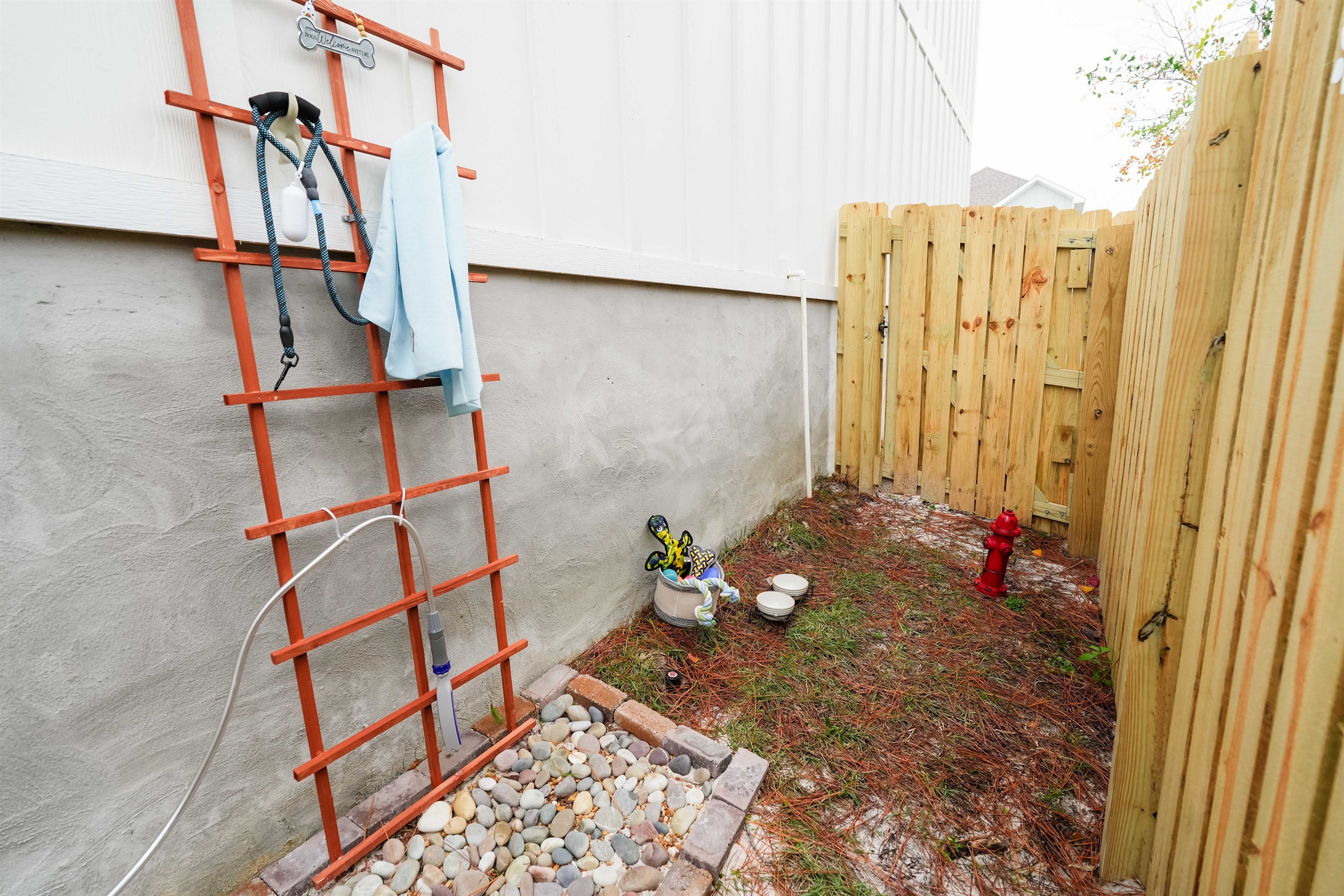 Wash, wag, repeat: Experience the convenience of our Airbnb's pet wash station – where cleanliness meets canine happiness.
