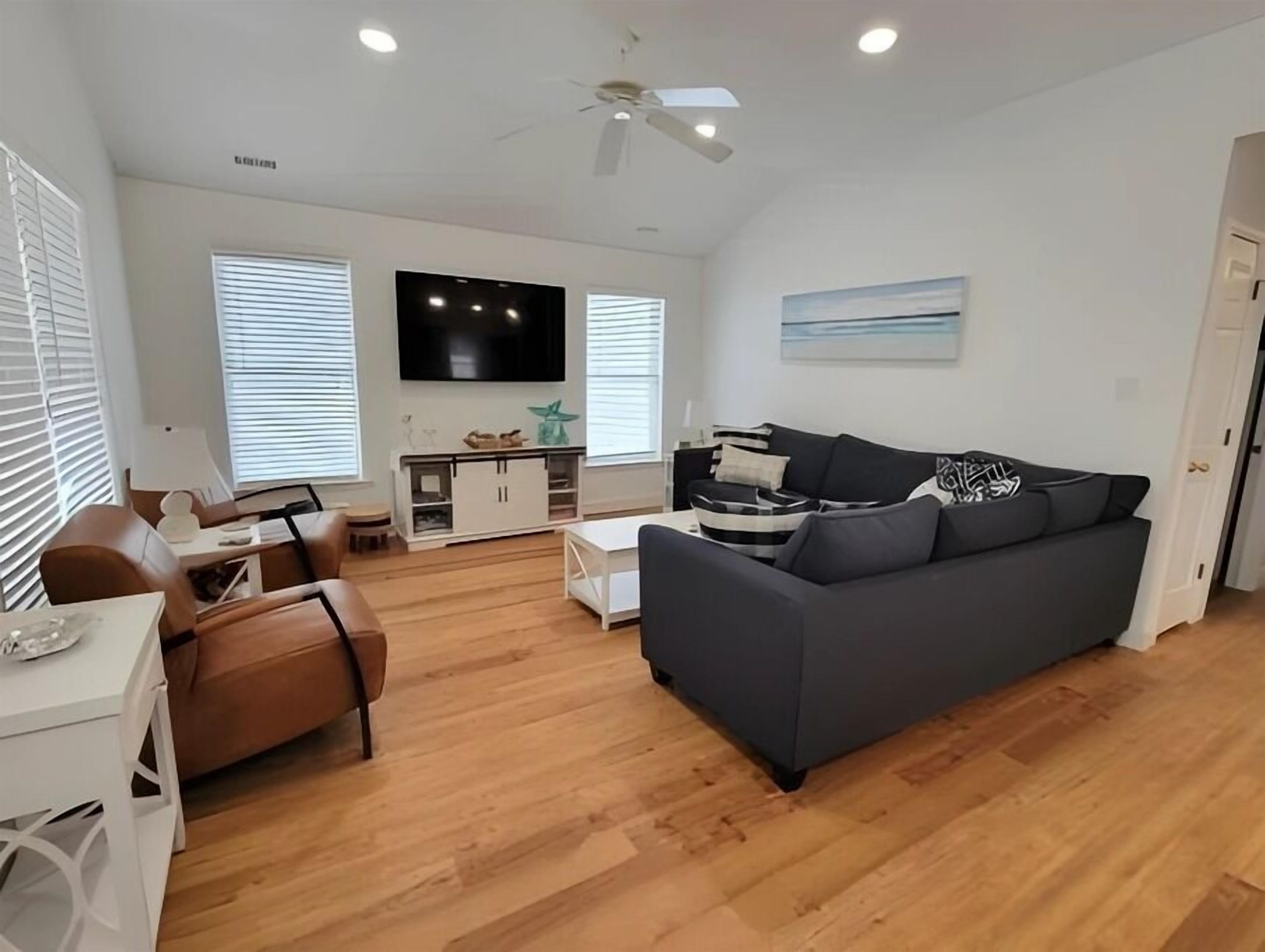 Living room area with a flatscreen TV