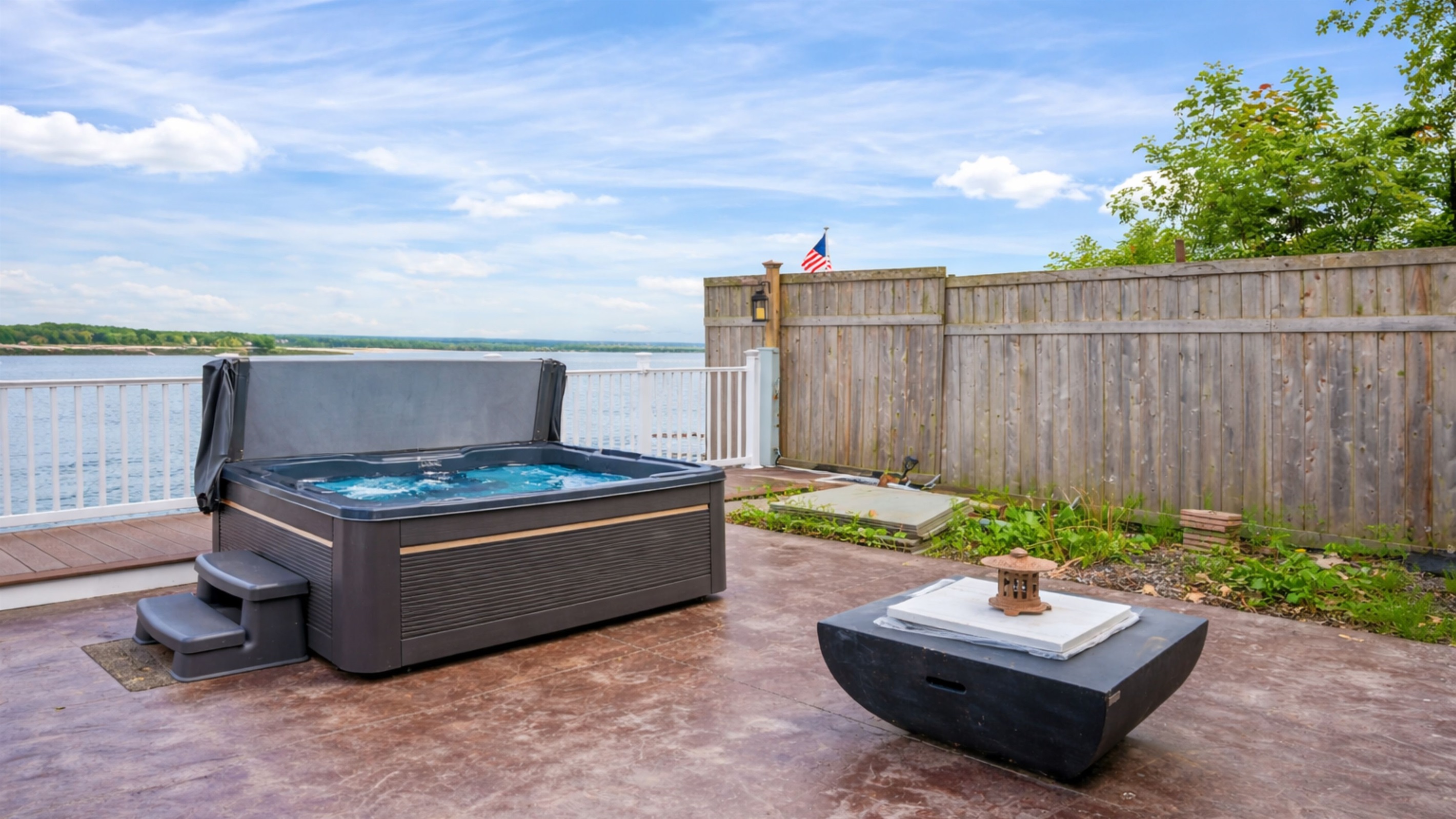 Unwind in the lakeside hot tub with endless water views and a cozy fire table to set the mood 🌊🔥🛁
