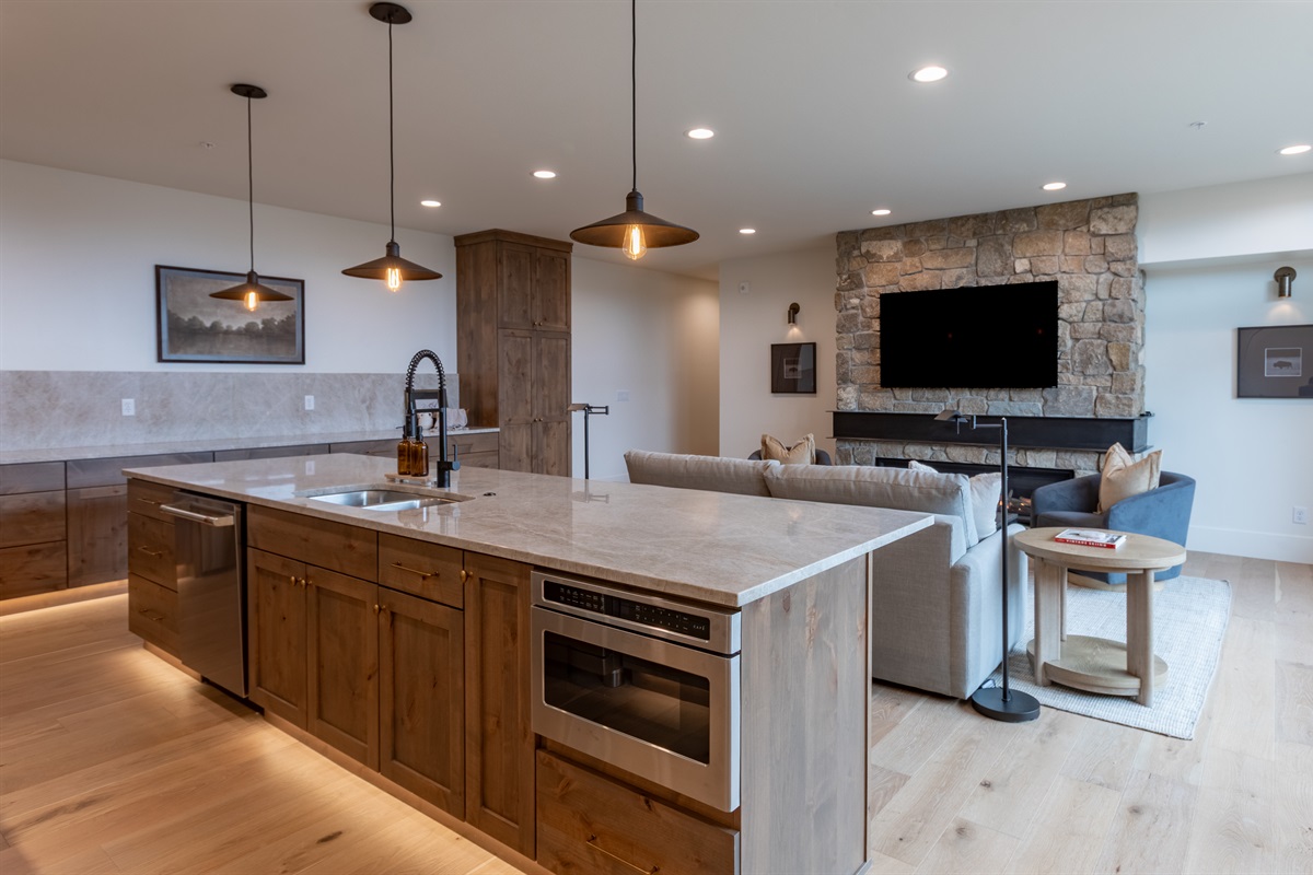 Middle Teton - Bright and airy open-concept living, perfect for gathering and entertaining.