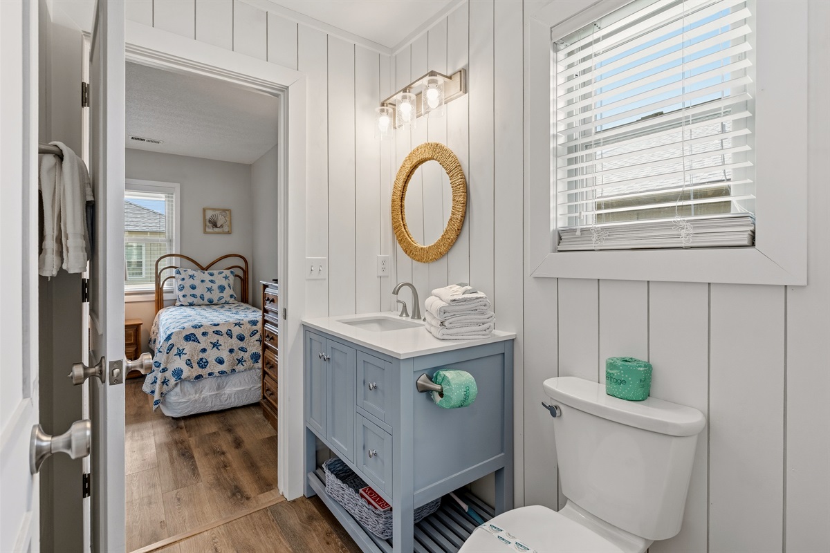 Bathroom 3 - shared Jack-n-Jill