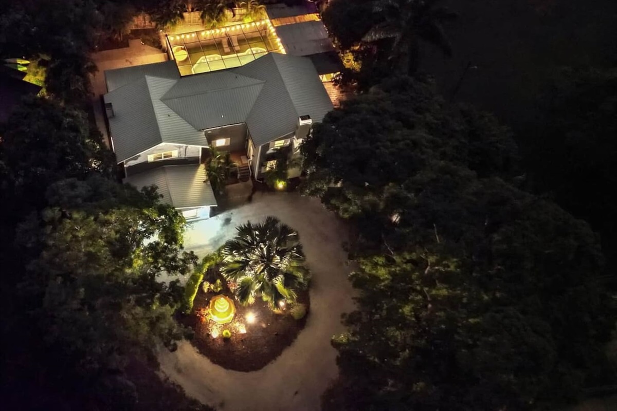 6 Bedroom 8 Bathroom Beach House. Peloton, Heated Pool, Theater Room, Billiards, Games. 
