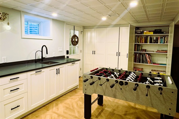 Bar Sink, Foosball, Books/Games