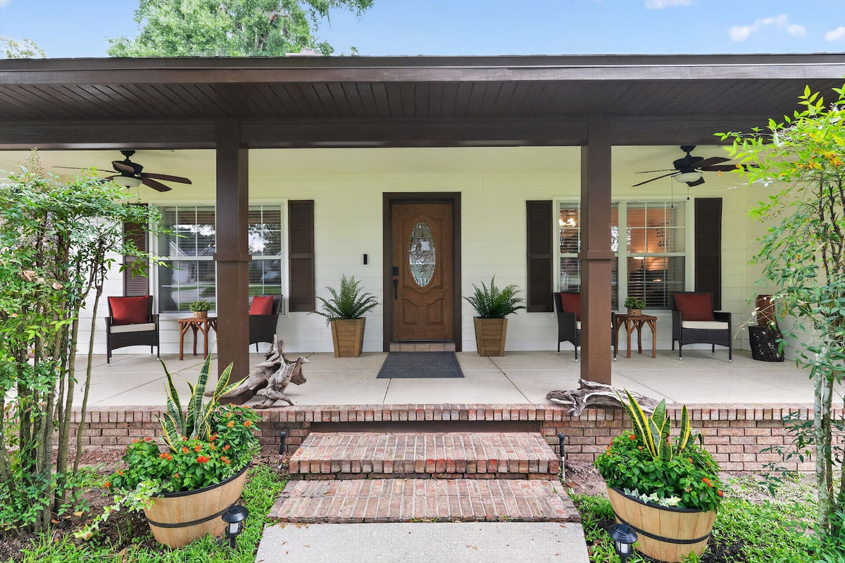 Welcome to our large front porch with driftwood accents that the owner personally brought from Tennessee to compliment the decor of our River Ranch Retreat.