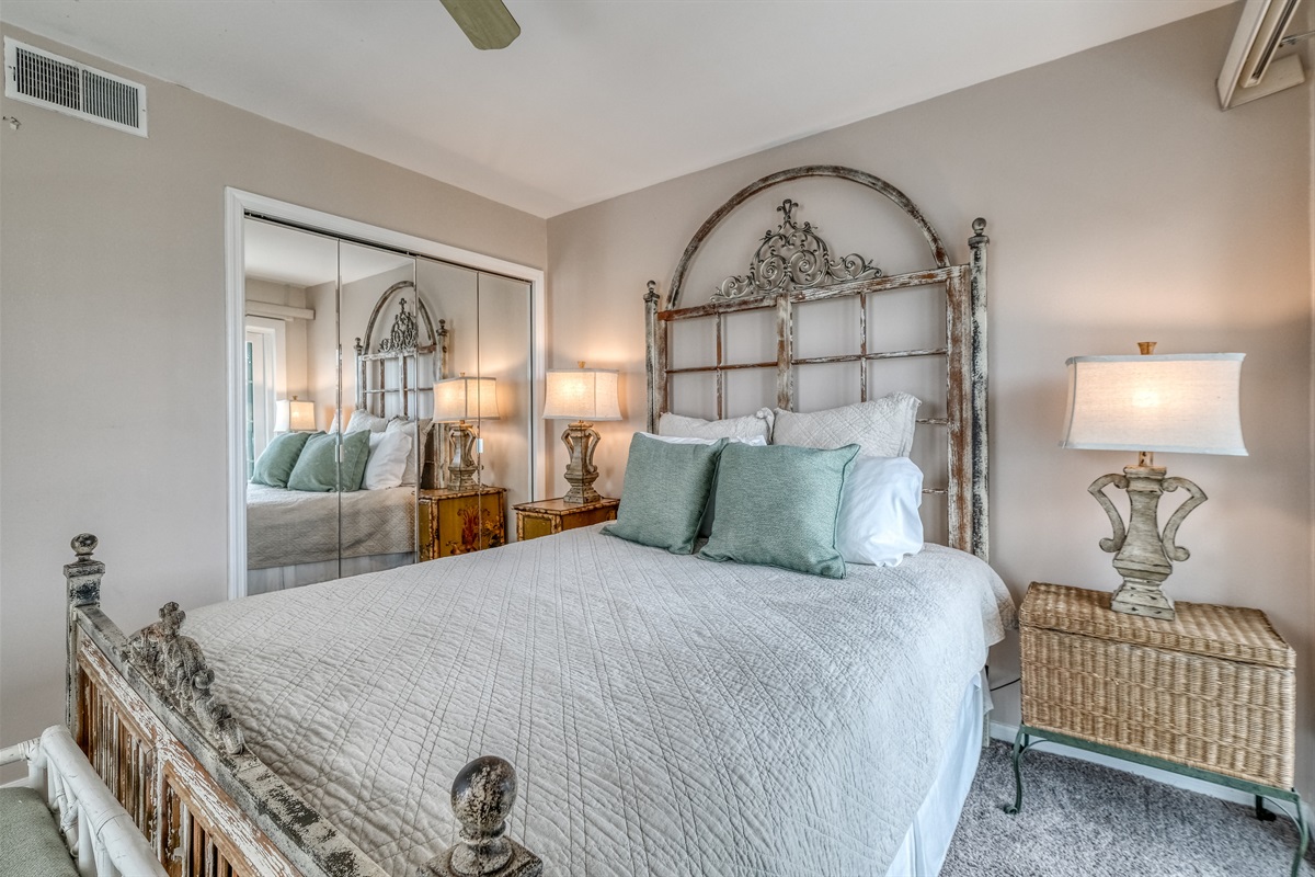 Queen size bed in second bedroom