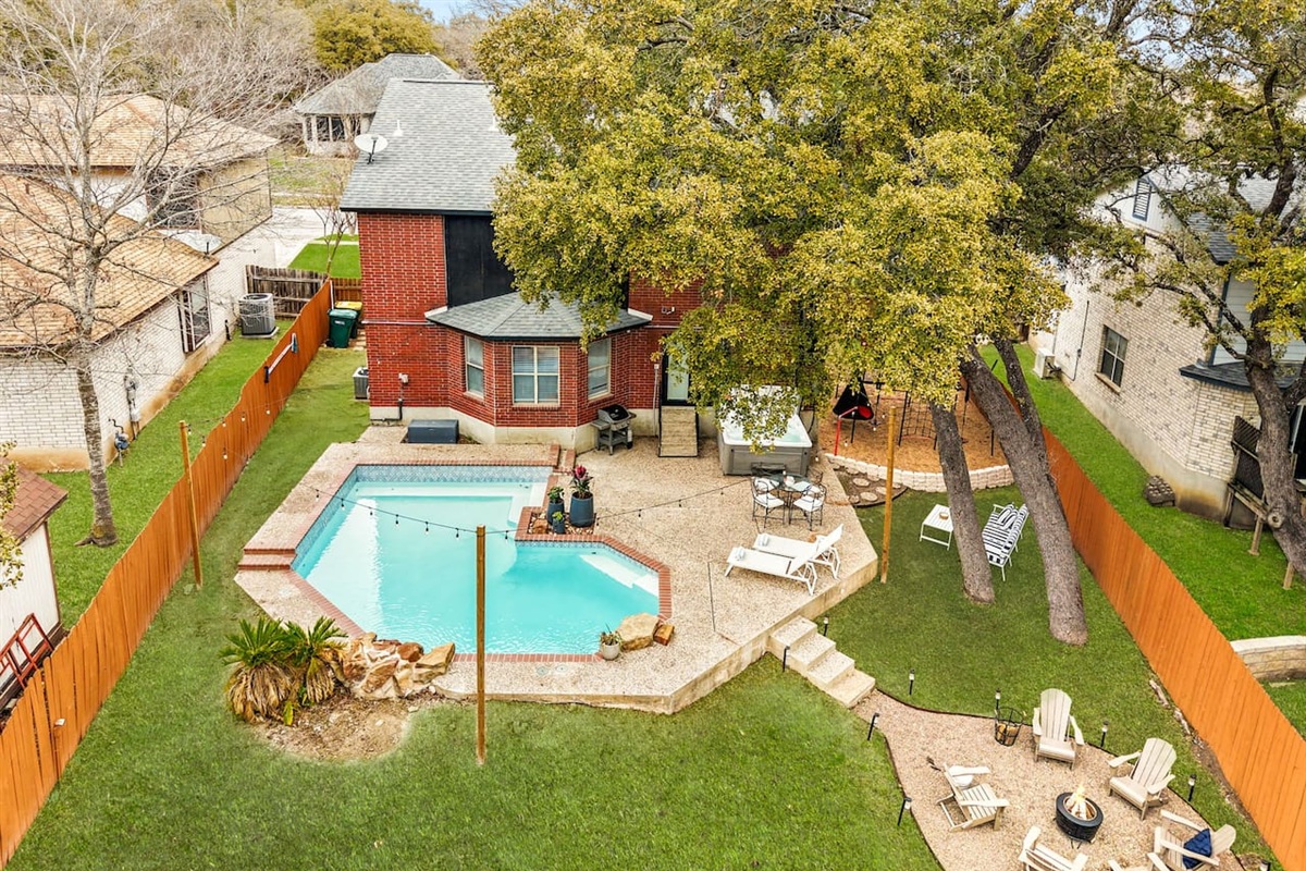 Here's our majestic backyard in all its glory!