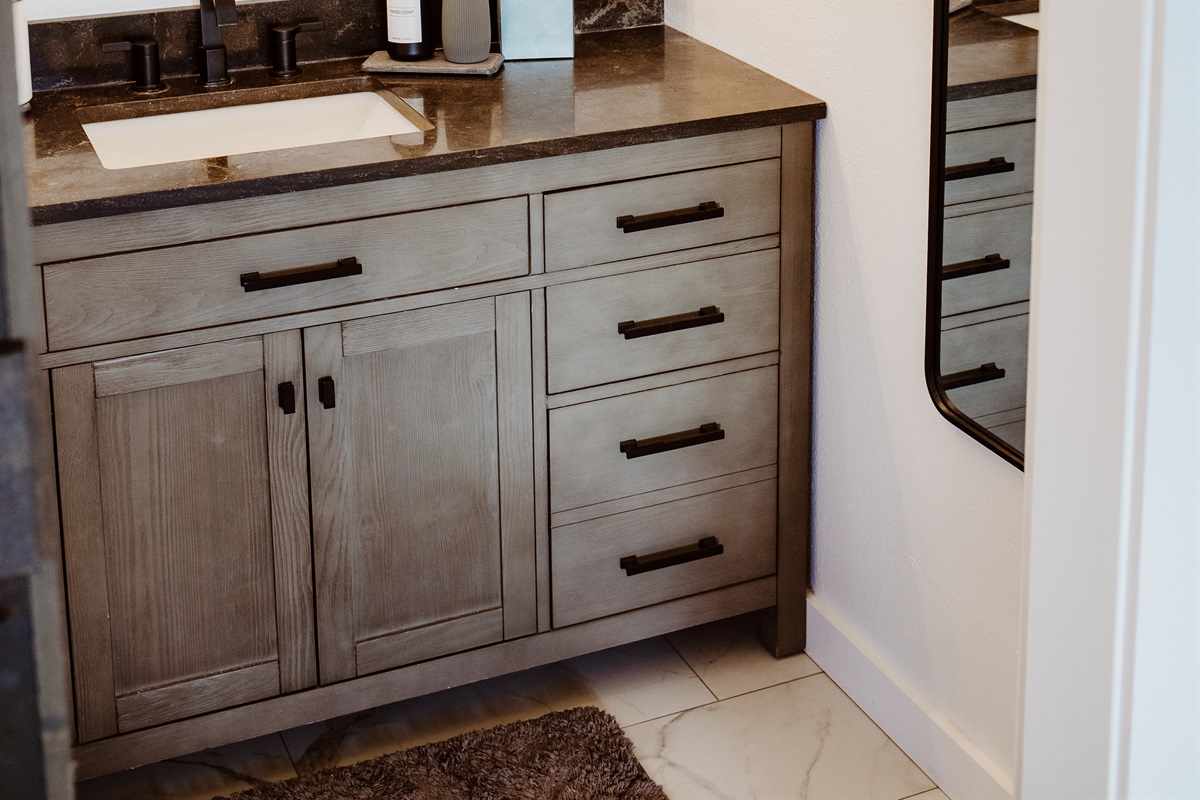 Refresh in this sleek, modern ensuite with a chic vanity.