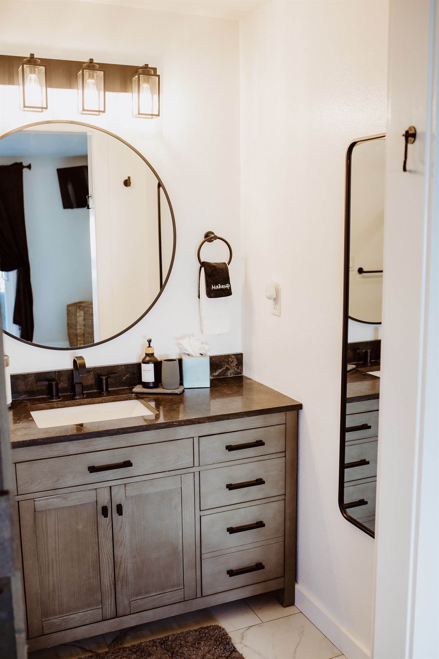 Refresh in this sleek, modern ensuite with a chic vanity.