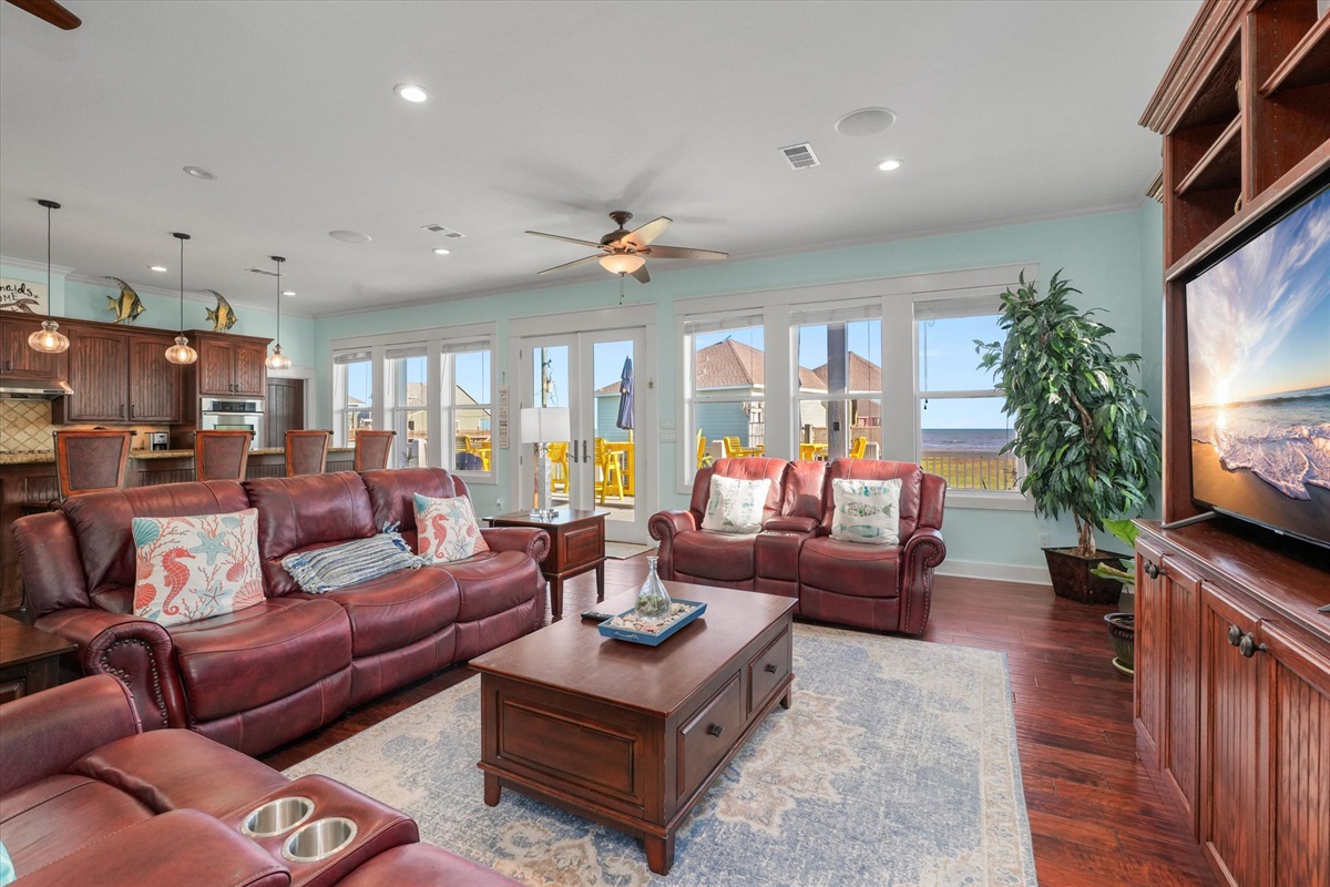 61bf20828e4b48a88800cd851f33d968 Large | Beachhouse | Texas | TX | Vacation Homes | Galveston | Crystal Beach | Kokomo | Breezy Days | Beachfront Elegance | Sunrise Serenity | Southern Sands Property Management, LLC