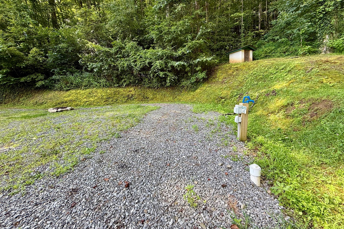 Site 2 — All the comforts of home, plus mountain nights by the fire
