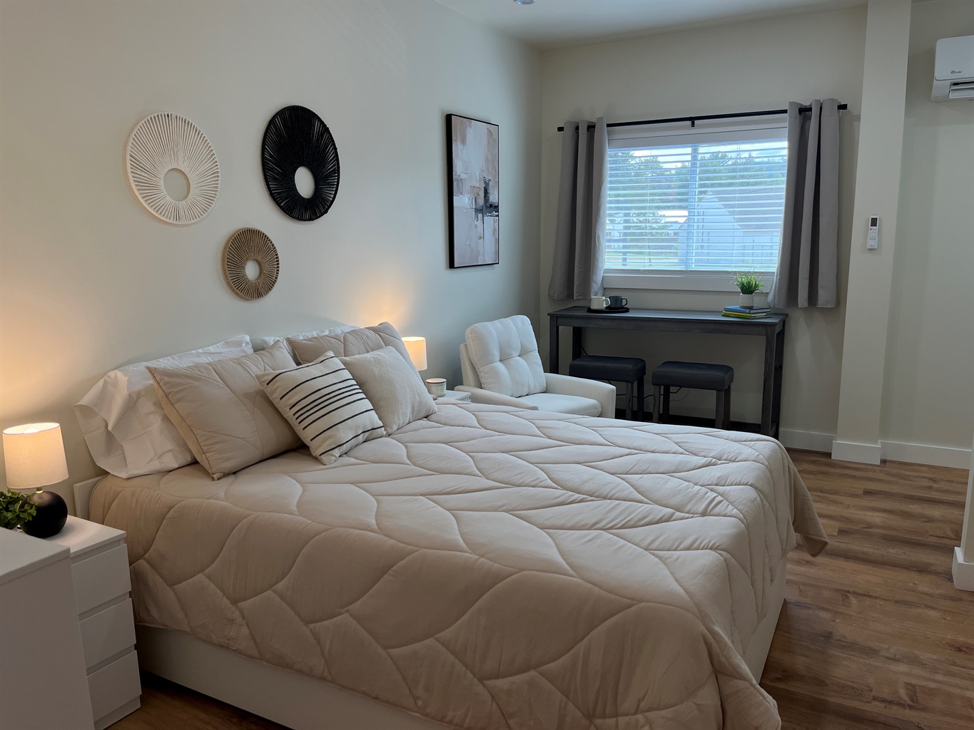 Queen bed in studio sleeping area