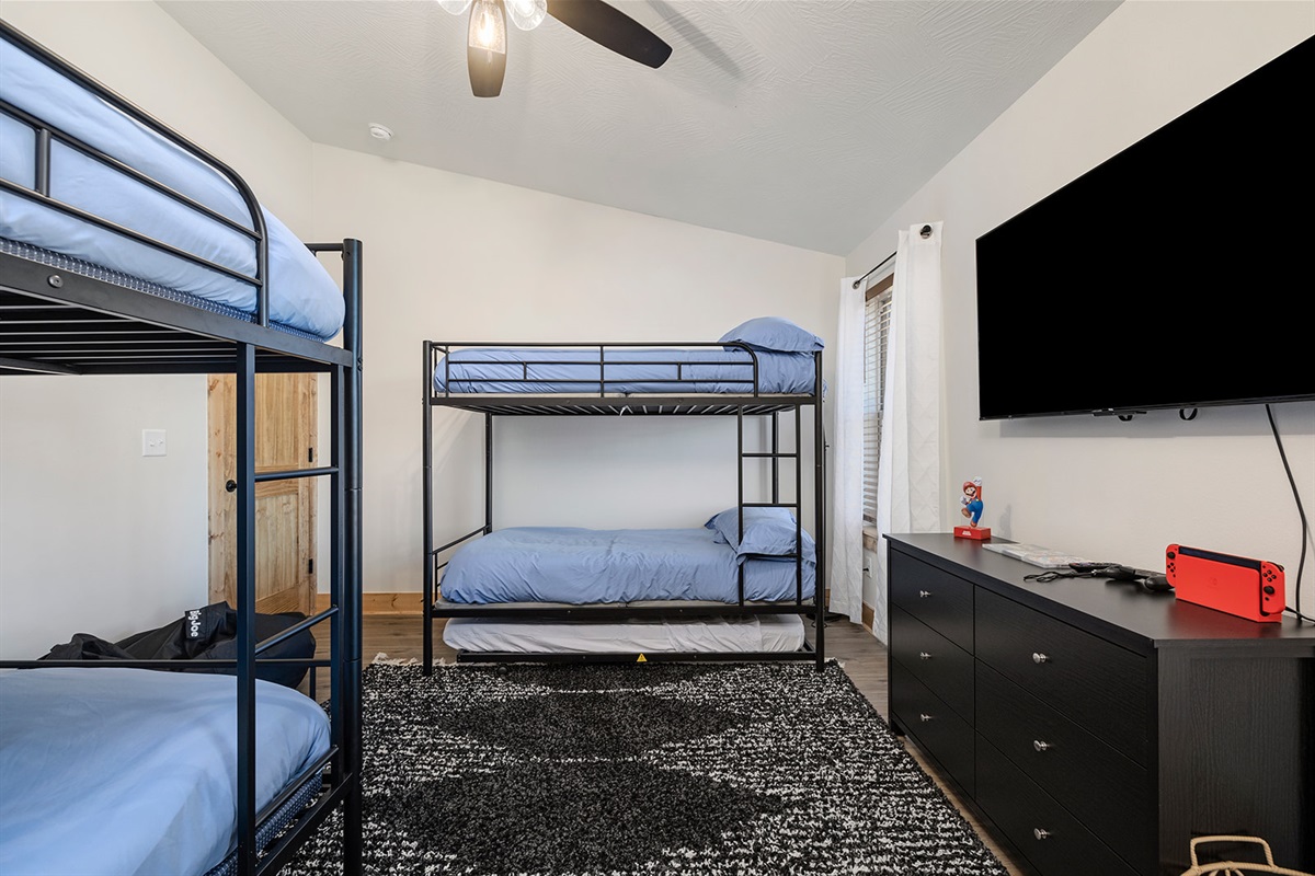 Upper level bunk room w/ ensuite bath