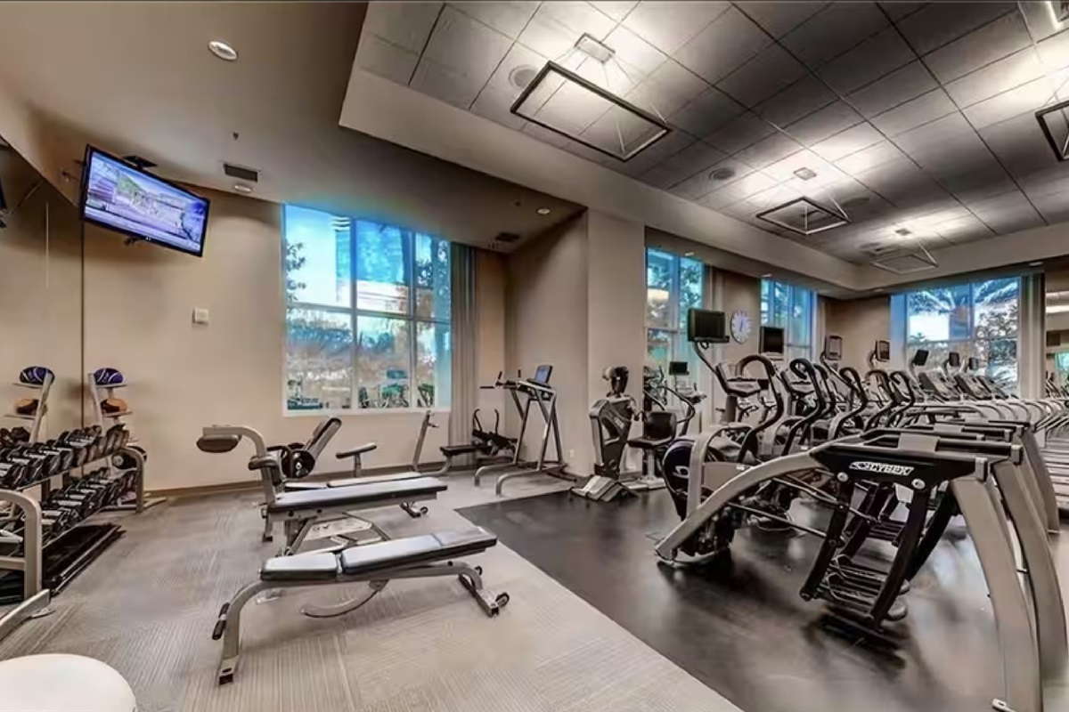 Full gym access — stay fit and on track (but still indulge in Las Vegas!) 🏋️