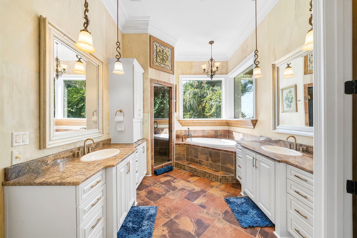 Glorious Master Ensuite