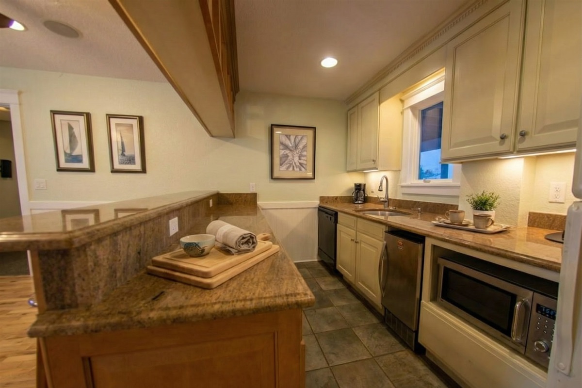 There's room for everyone in our OBX event-focused beach rental's downstairs bar kitchenette, equipped with an industrial ice machine - ideal for reunions or large gatherings.