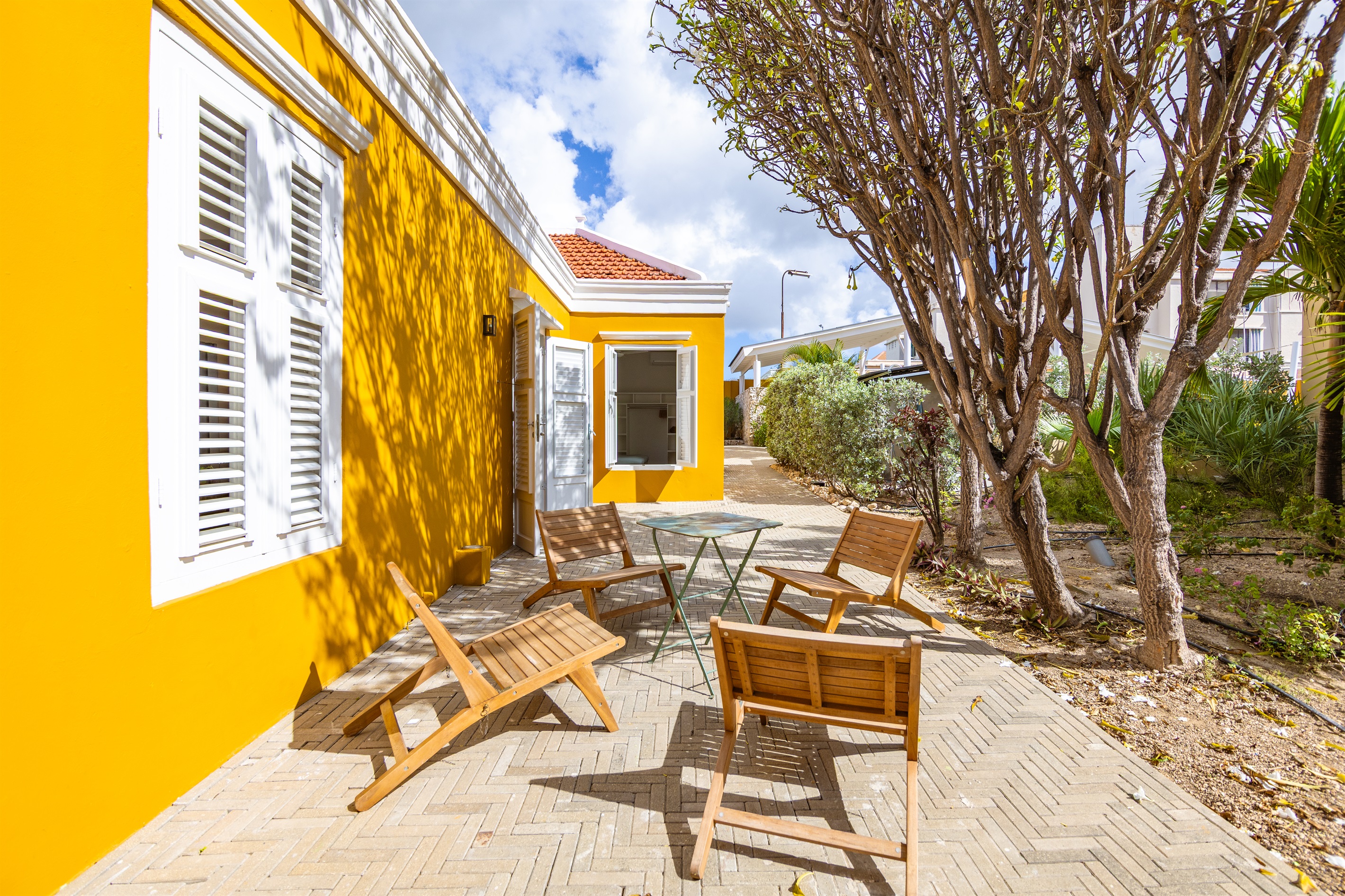 Heritage City Villa – Side terrace